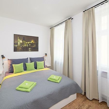 Apartment Near City Centre With Parking Place Prag Exteriör bild