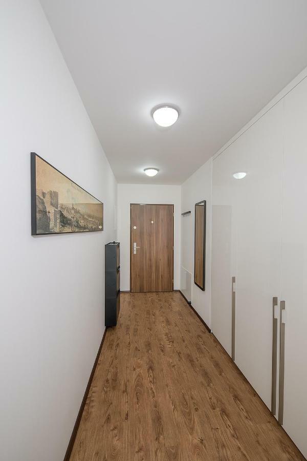 Apartment Near City Centre With Parking Place Prag Exteriör bild
