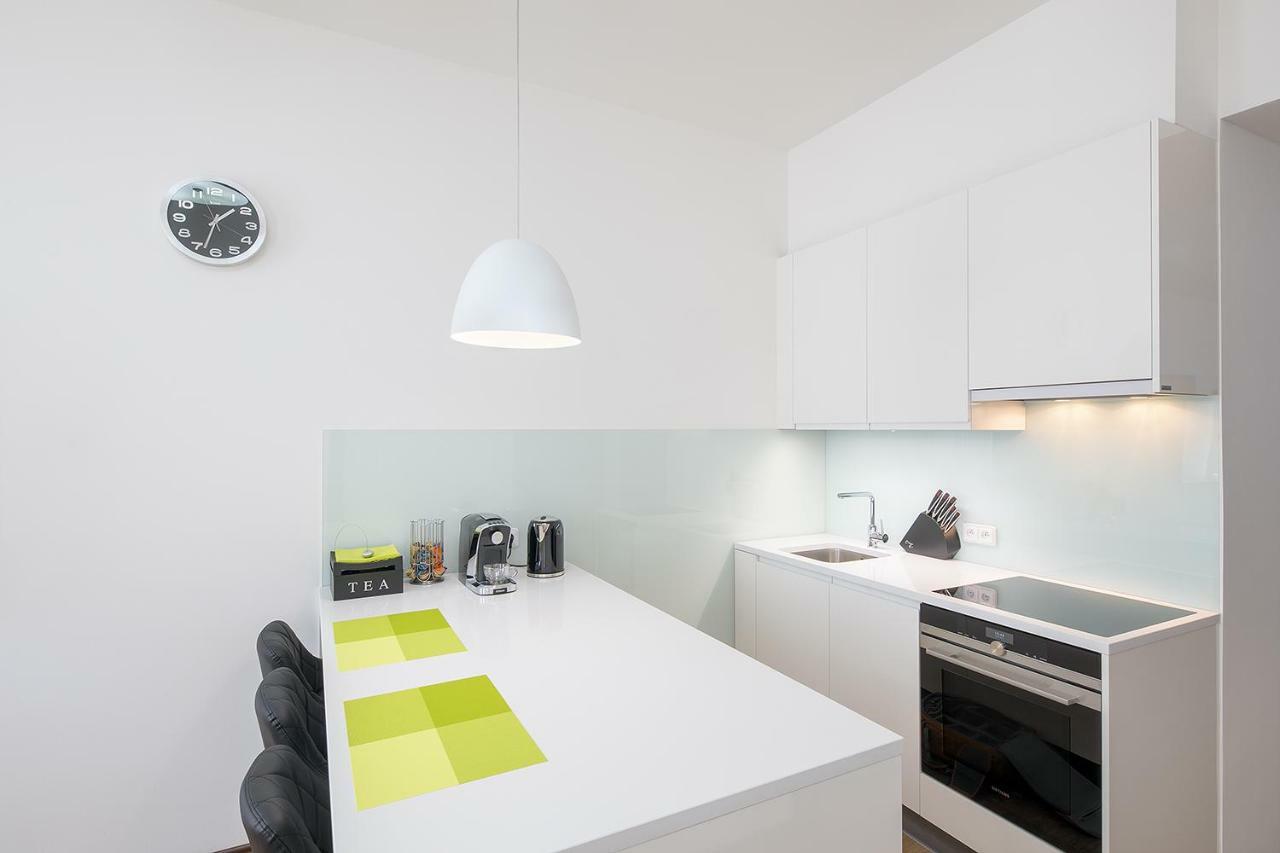 Apartment Near City Centre With Parking Place Prag Exteriör bild
