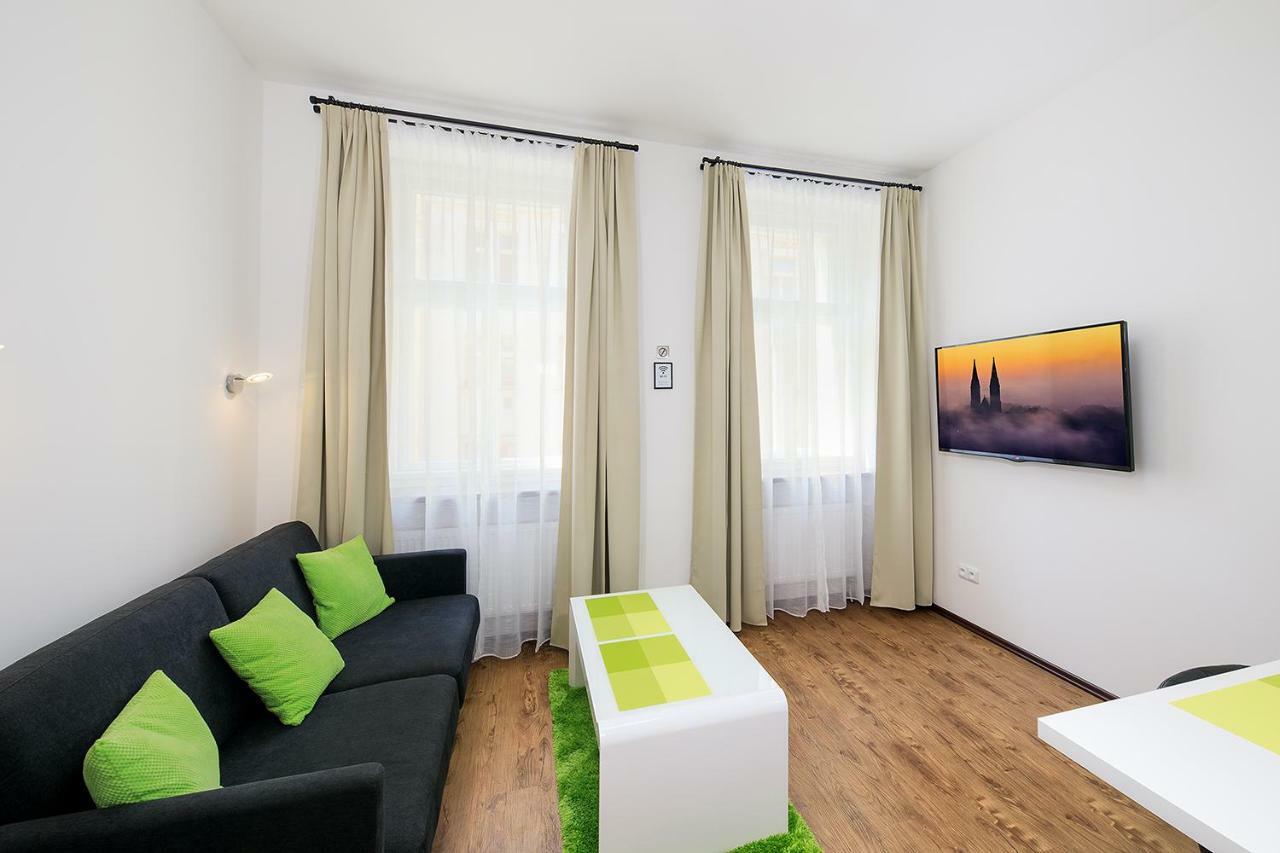 Apartment Near City Centre With Parking Place Prag Exteriör bild