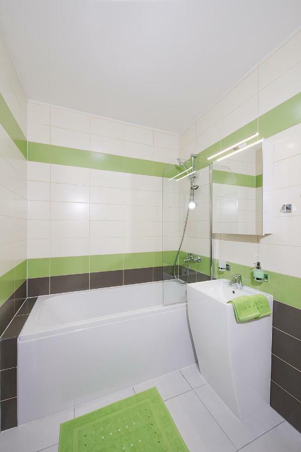 Apartment Near City Centre With Parking Place Prag Exteriör bild